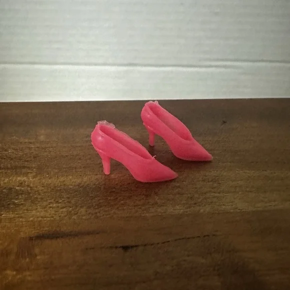 Barbie doll shoes dark pink pumps heels - Picture 4 of 5